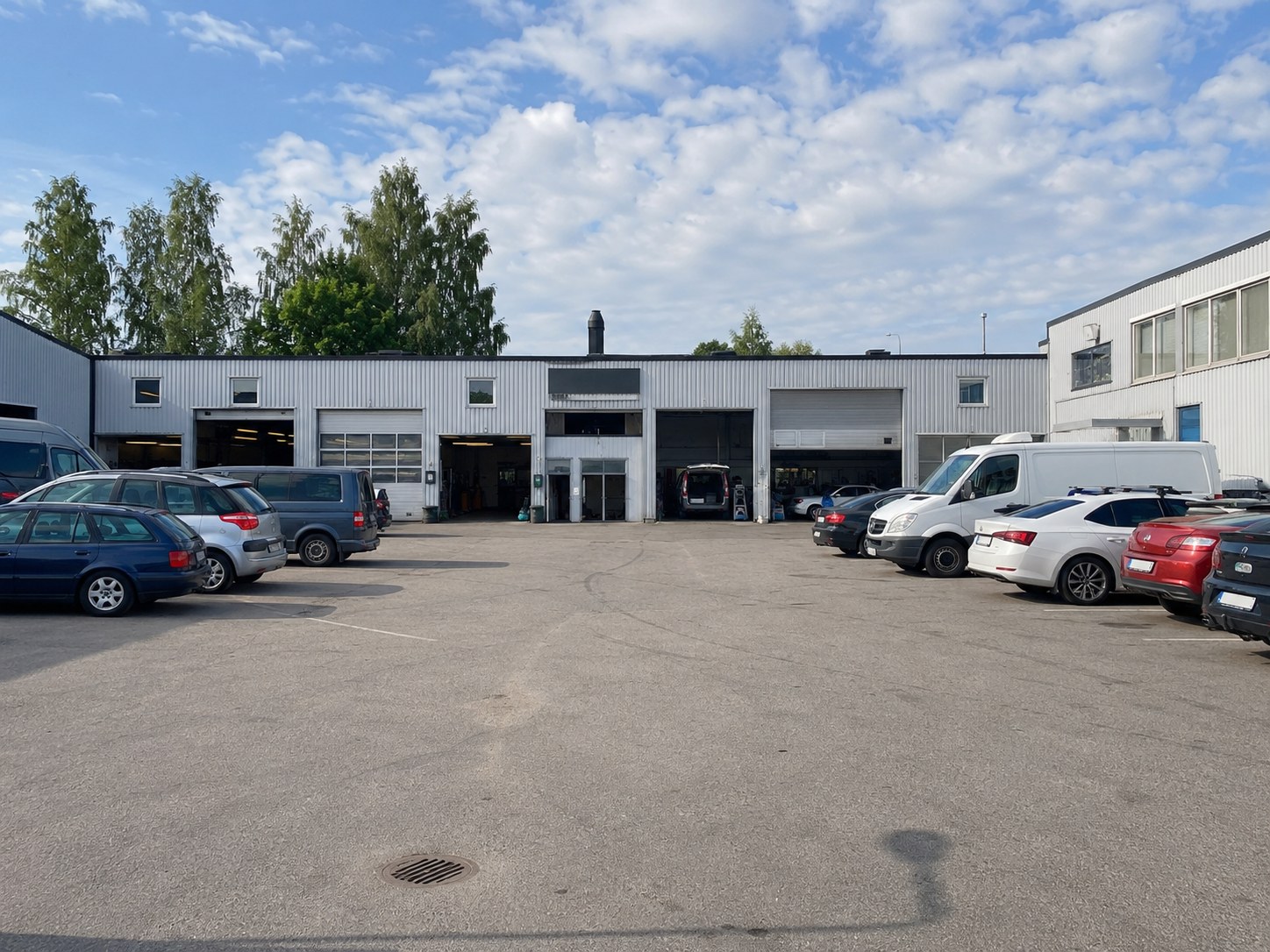 Bilverkstadens lokaler och parkering